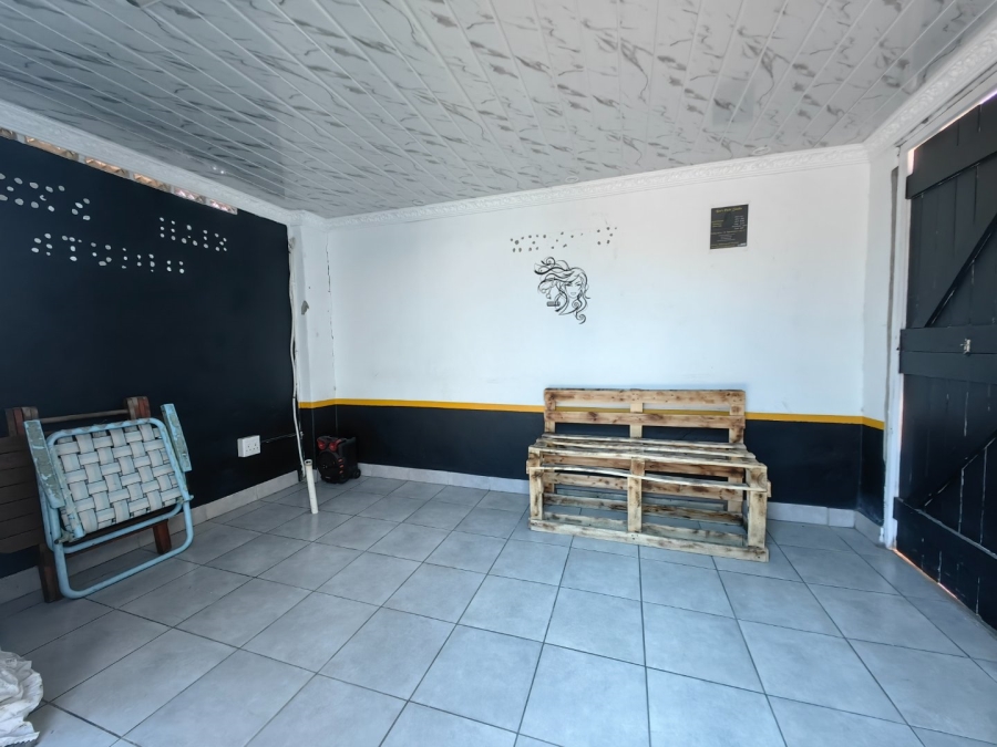 6 Bedroom Property for Sale in Roosendal Western Cape